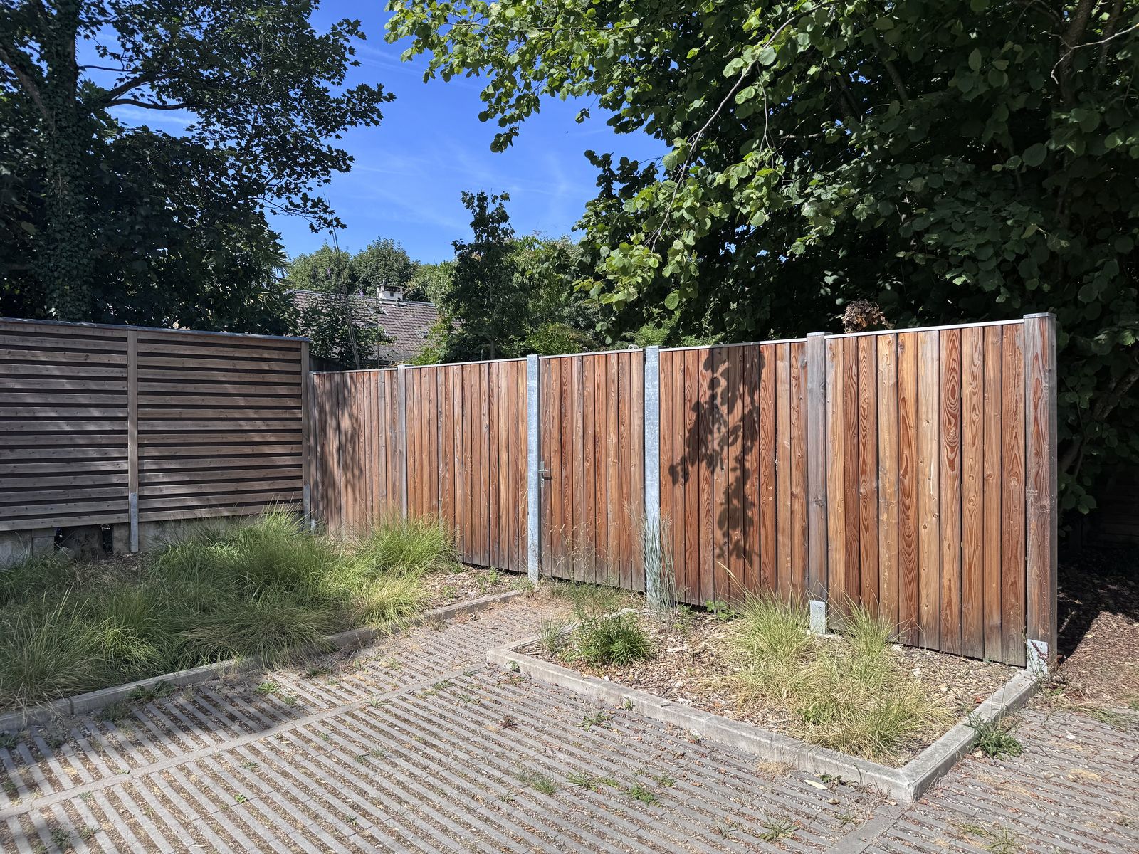 Timber fencing, Larch fencing, Pregny-Chambésy