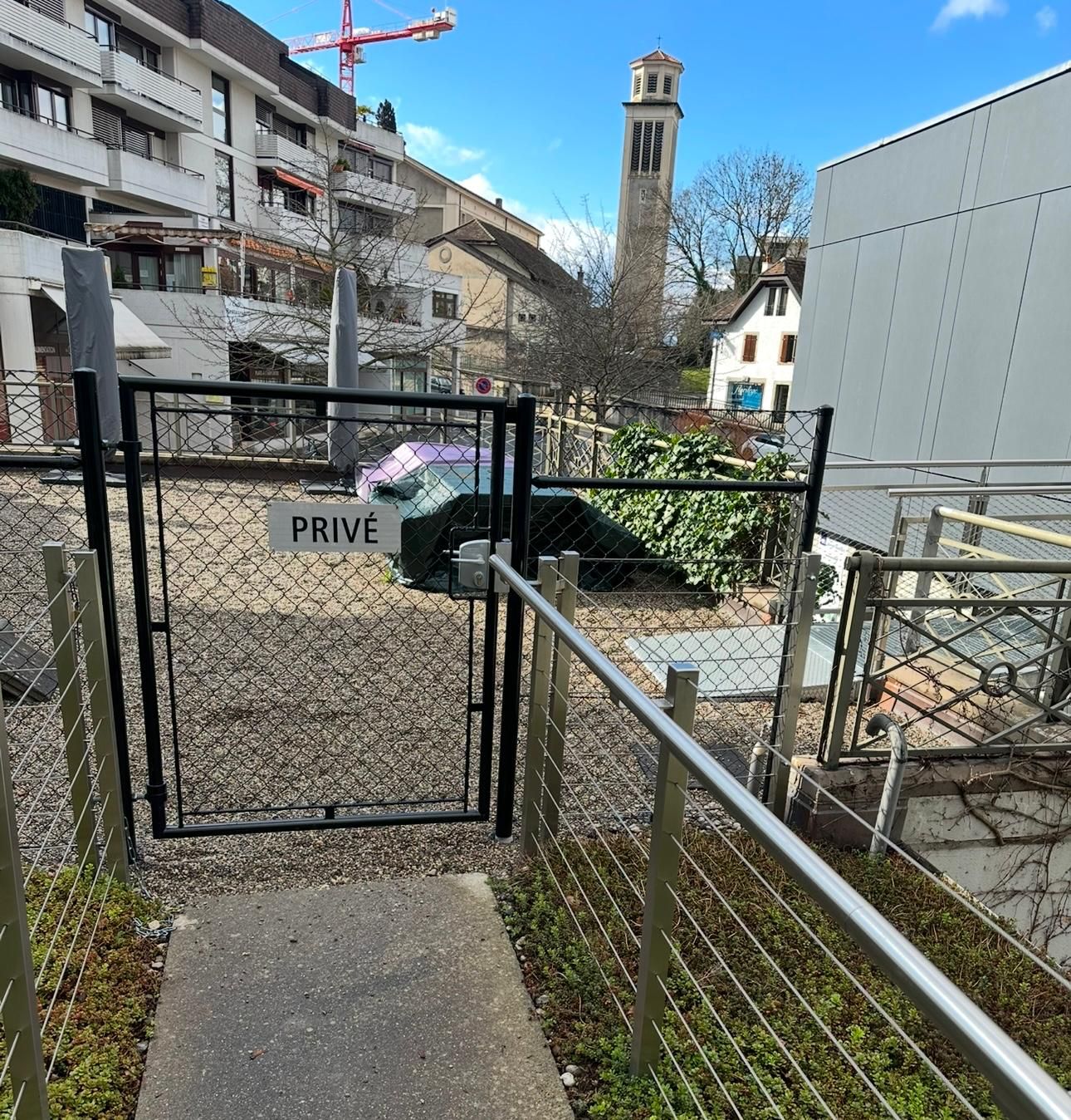 Chain-link pedestrian gate installed in Chêne-Bougeries