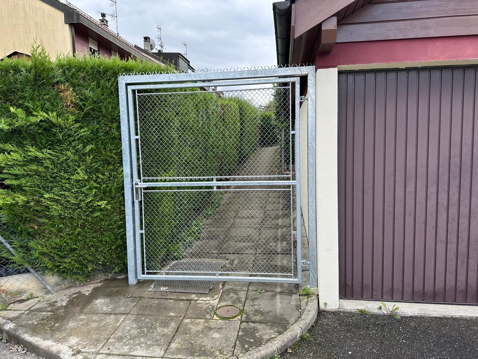 Gates, Chain-link pedestrian gate, Grand-Saconnex