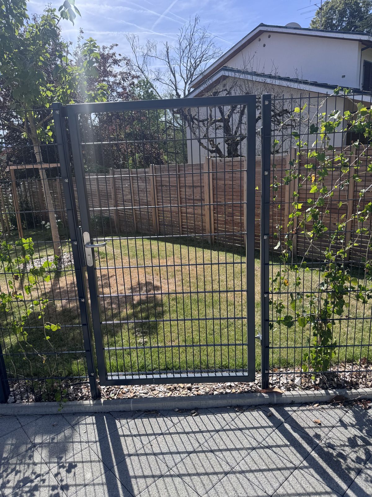 Gates, Double-wire mesh gate, Pregny-Chambésy