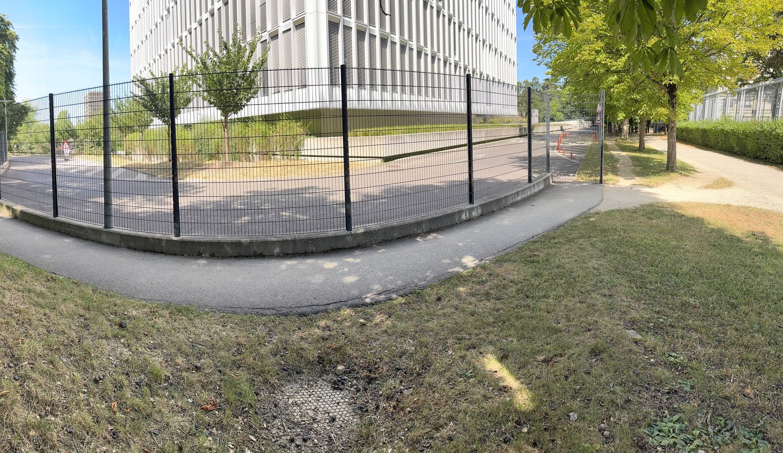 Rigid welded mesh fencing, Double-wire fencing, Grand-Saconnex