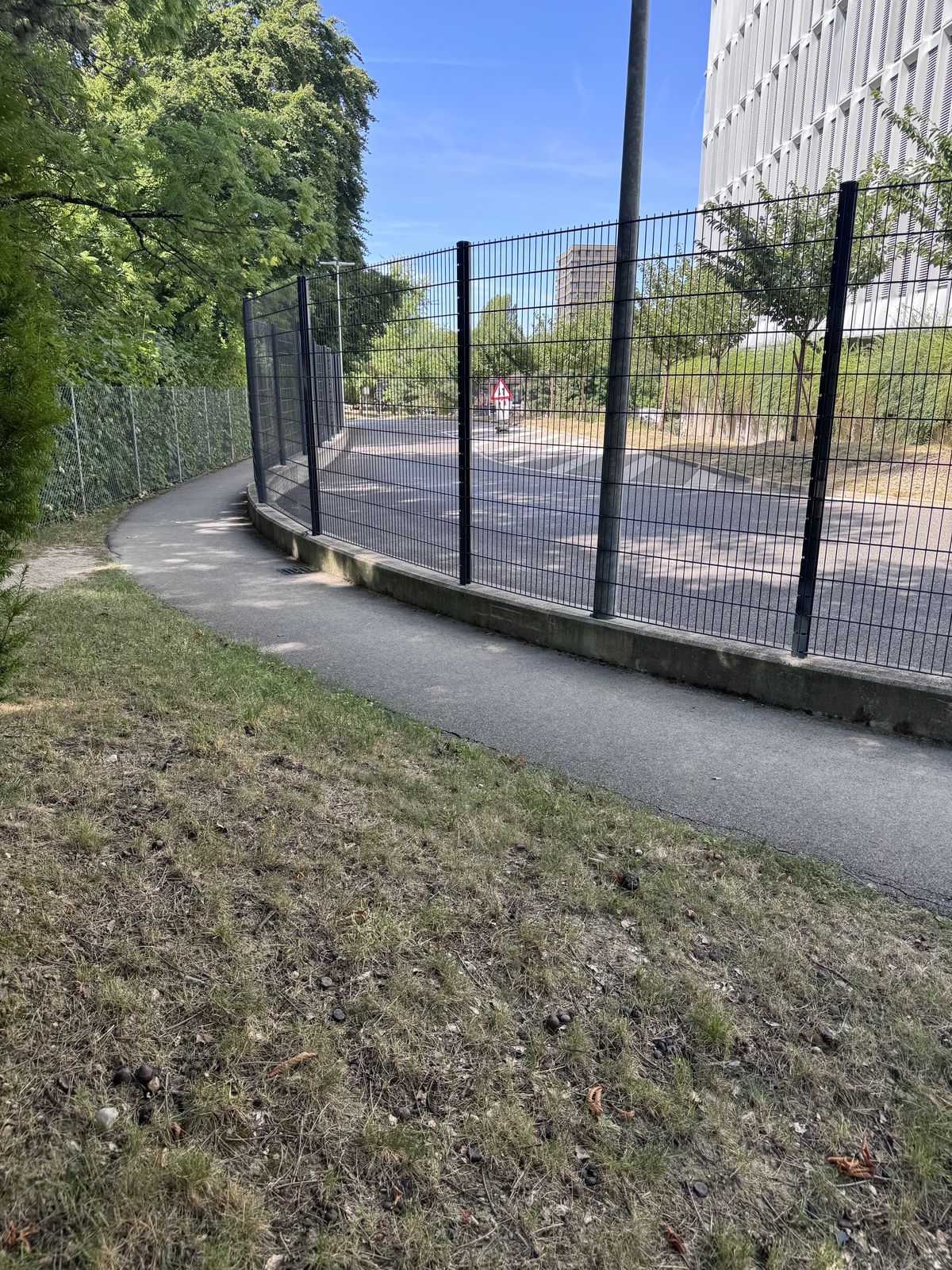 Rigid welded mesh fencing, Double-wire fencing, Grand-Saconnex