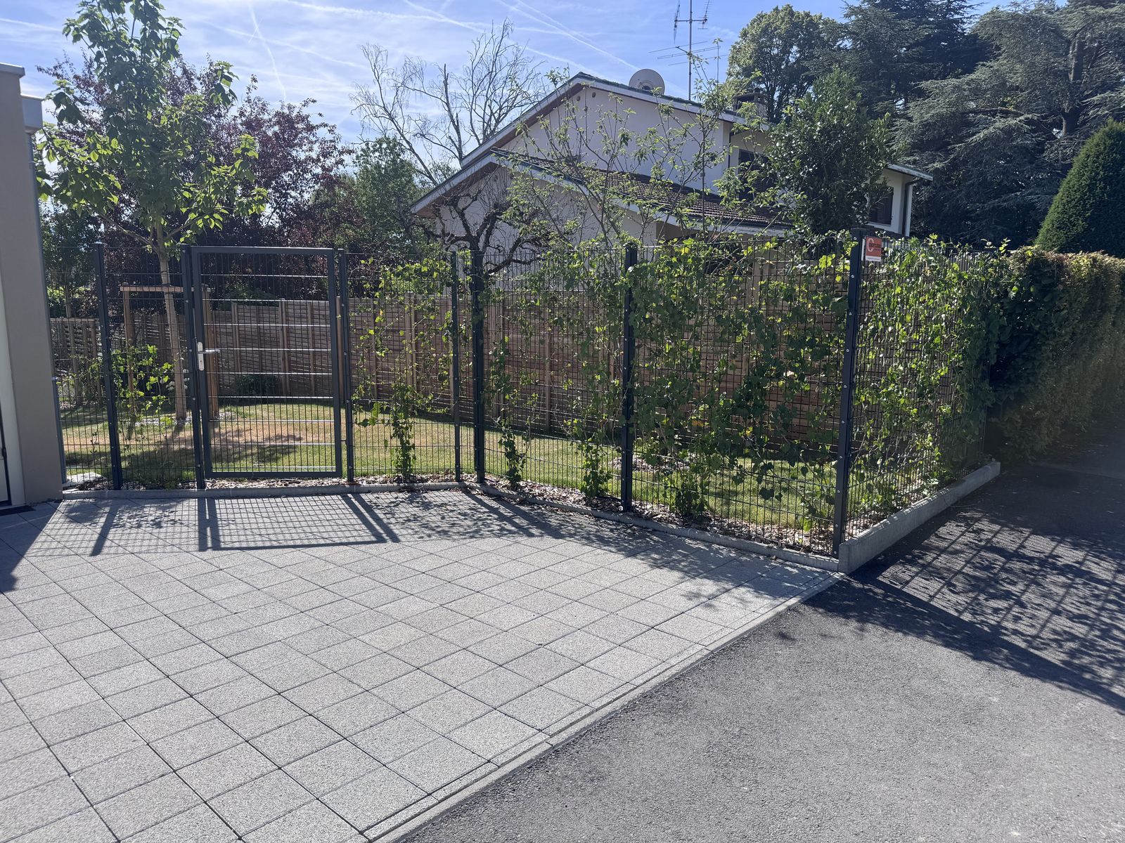 Rigid welded mesh fencing, Double-wire fencing, Pregny-Chambésy