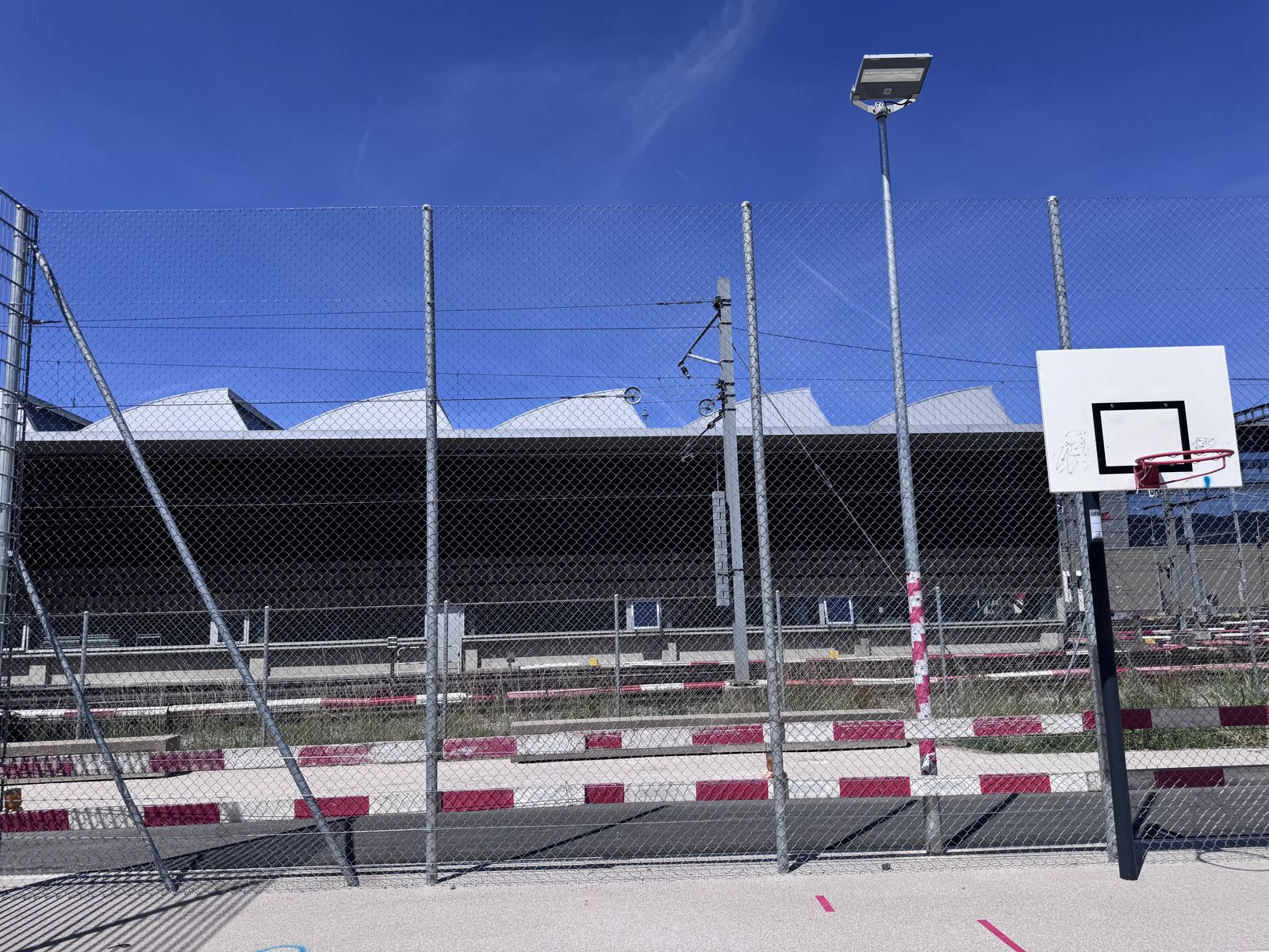Chain-link fencing, 5 m high, Sécheron